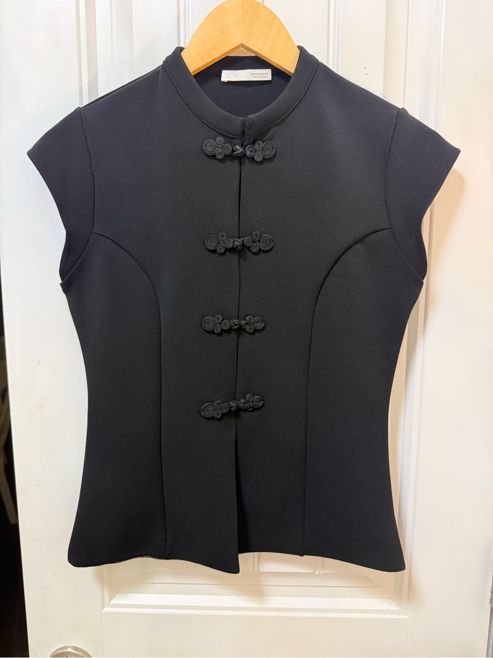 Gorgeous Zara top with frog closure